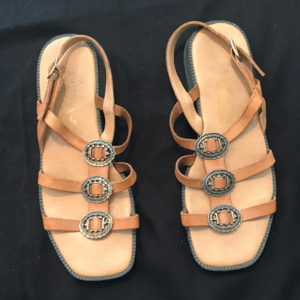 Tan 3 strap silver buckle vintage sandals